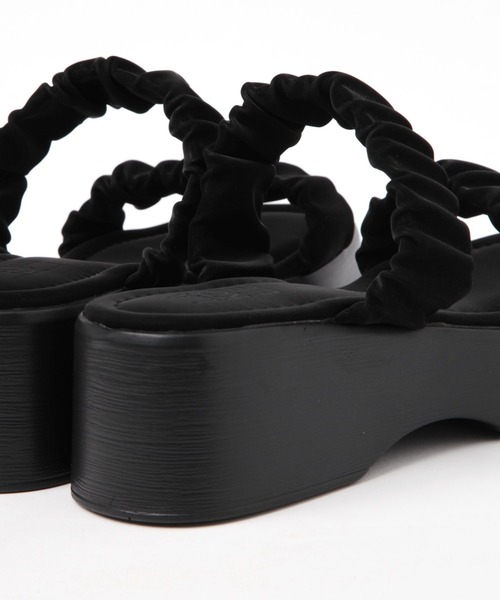 LAKOLE（ラコレ）の「ギャザーボリュームサンダル / 114250（サンダル・レディース・ブラック/シルバー・MEDIUM/LARGE）」の20枚目の写真