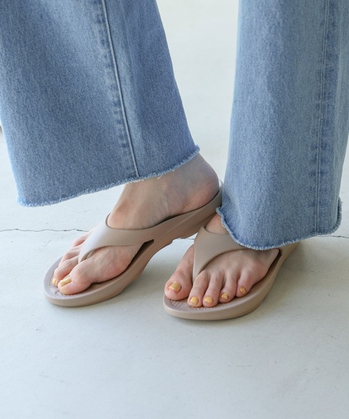 LEPSIM（レプシィム）の「EVAトングサンダル　112990（サンダル・レディース・ブラック/ベージュ・MEDIUM/LARGE）」の6枚目の写真