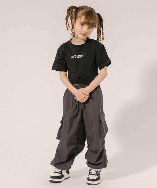 URBAN CHERRY（アーバンチェリー）の「ドローストデザインカラーカーゴパンツ（カーゴパンツ・キッズ・ピンク/グリーン/グレー・150cm/110cm/120cm/130cm/140cm）」の2枚目の写真