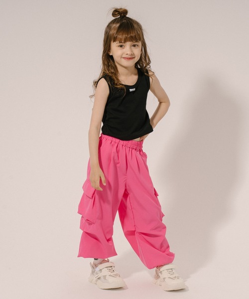 URBAN CHERRY（アーバンチェリー）の「ドローストデザインカラーカーゴパンツ（カーゴパンツ・キッズ・ピンク/グリーン/グレー・150cm/110cm/120cm/130cm/140cm）」の3枚目の写真