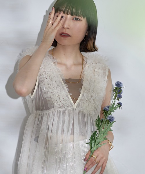 each（イーチ）の「深Vネックフリルチュールペプラムベスト（ベスト・レディース・ブラック/アイボリー/ライトグレー・FREE）」の9枚目の写真