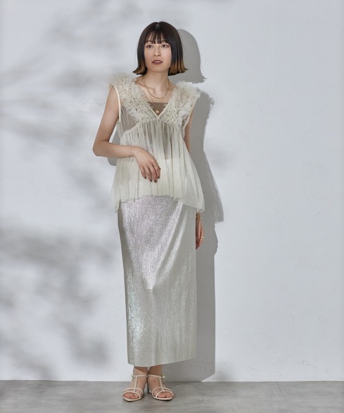 each（イーチ）の「深Vネックフリルチュールペプラムベスト（ベスト・レディース・ブラック/アイボリー/ライトグレー・FREE）」の6枚目の写真