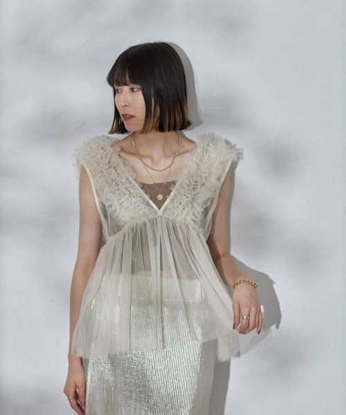 each（イーチ）の「深Vネックフリルチュールペプラムベスト（ベスト・レディース・ブラック/アイボリー/ライトグレー・FREE）」の5枚目の写真