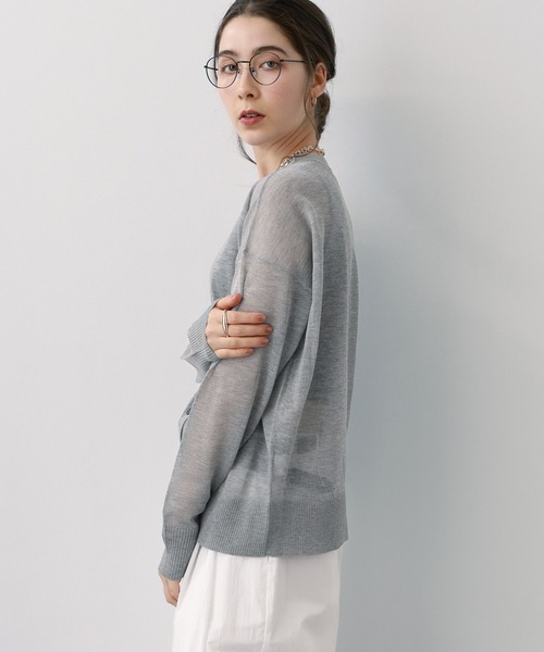 saloon（サルーン）の「SALOON(サルーン)/シアーVネックラメカーディガン【手洗い可】長袖（カーディガン/ボレロ・レディース・ブラック/ホワイト/グレー・FREE）」の11枚目の写真