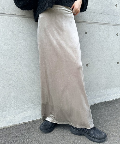 select MOCA by son（セレクトモカバイソン）の「ベロアIラインロングスカート【スタイルアップ】（スカート・レディース・ブラック/カーキ/グレー/スモークグレー・SMALL/MEDIUM/LARGE）」の3枚目の写真