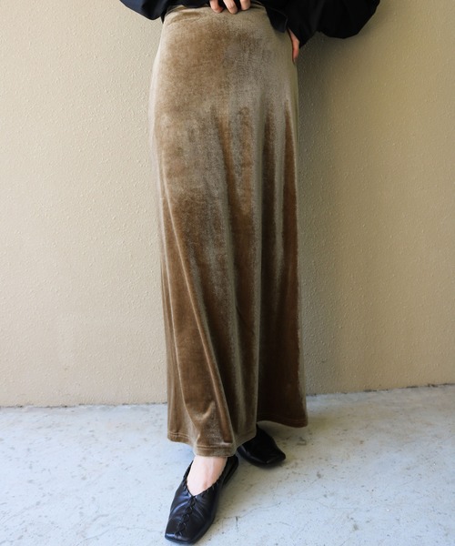 select MOCA by son（セレクトモカバイソン）の「ベロアIラインロングスカート【スタイルアップ】（スカート・レディース・ブラック/カーキ/グレー/スモークグレー・SMALL/MEDIUM/LARGE）」の7枚目の写真
