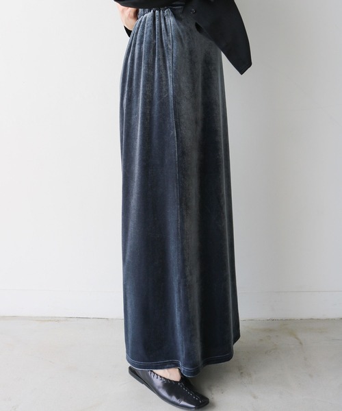 select MOCA by son（セレクトモカバイソン）の「ベロアIラインロングスカート【スタイルアップ】（スカート・レディース・ブラック/カーキ/グレー/スモークグレー・SMALL/MEDIUM/LARGE）」の16枚目の写真