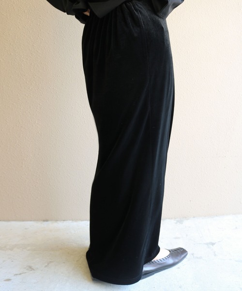 select MOCA by son（セレクトモカバイソン）の「ベロアIラインロングスカート【スタイルアップ】（スカート・レディース・ブラック/カーキ/グレー/スモークグレー・SMALL/MEDIUM/LARGE）」の22枚目の写真