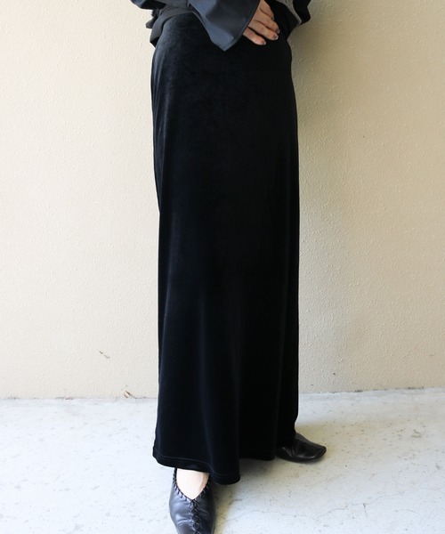 select MOCA by son（セレクトモカバイソン）の「ベロアIラインロングスカート【スタイルアップ】（スカート・レディース・ブラック/カーキ/グレー/スモークグレー・SMALL/MEDIUM/LARGE）」の21枚目の写真