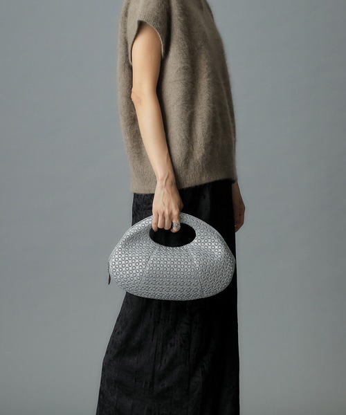 HIROKO HAYASHI（ヒロコハヤシ）の「GIRASOLE（ジラソーレ）クロワッサンバッグL（ハンドバッグ・レディース・ネイビー/ブラック系/ゴールド系/シルバー/ゴールド系3・00）」の10枚目の写真