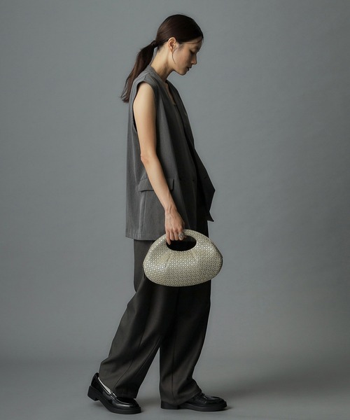 HIROKO HAYASHI（ヒロコハヤシ）の「GIRASOLE（ジラソーレ）クロワッサンバッグL（ハンドバッグ・レディース・ネイビー/ブラック系/ゴールド系/シルバー/ゴールド系3・00）」の12枚目の写真