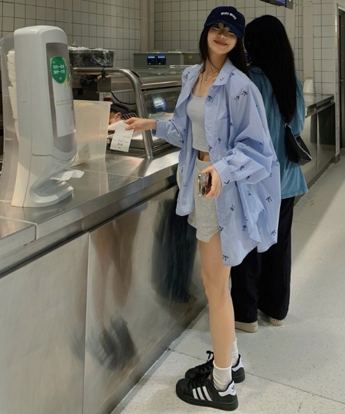 DIAVEL(ディアベル)の「リボンプリントオーバーサイズシャツ(シャツ/ブラウス・レディース・サックスブルー/ホワイト・M)」の10枚目の写真