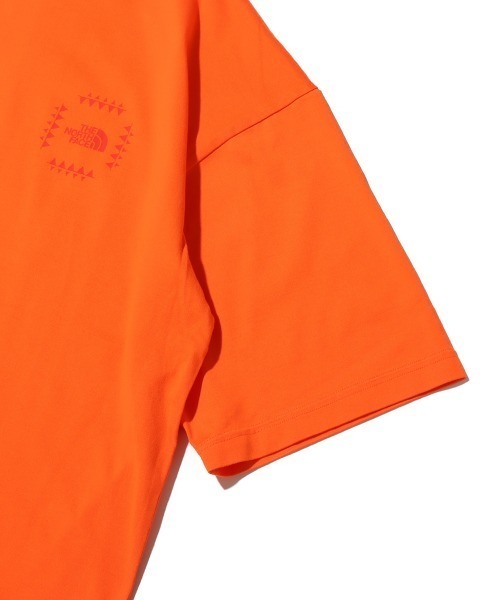 THE NORTH FACE(ザノースフェイス)の「THE NORTH FACE S/S Retro Bandana Logo Tee / ザ・ノース・フェイス ショート スリーブ レトロ バンダナ ロゴ ティー(Tシャツ/カットソー・メンズ・ブラック/ネイビー/ホワイト/オレンジ・XL/L/M/S/XXL)」の11枚目の写真