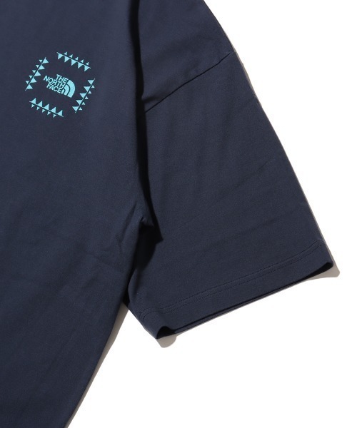 THE NORTH FACE(ザノースフェイス)の「THE NORTH FACE S/S Retro Bandana Logo Tee / ザ・ノース・フェイス ショート スリーブ レトロ バンダナ ロゴ ティー(Tシャツ/カットソー・メンズ・ブラック/ネイビー/ホワイト/オレンジ・XL/L/M/S/XXL)」の14枚目の写真