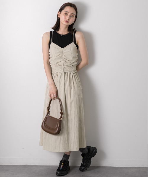 ad thie(アドティエ)の「フロントギャザー キャミワンピース(ワンピース・レディース・ベージュ/ブラック/ナチュラル・FREE)」の19枚目の写真