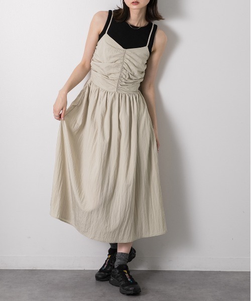 ad thie(アドティエ)の「フロントギャザー キャミワンピース(ワンピース・レディース・ベージュ/ブラック/ナチュラル・FREE)」の16枚目の写真