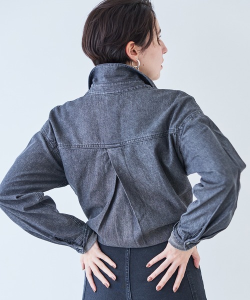 SOMETHING（サムシング）の「SOMETHING ビッグデニムシャツ（シャツ/ブラウス・レディース・ブルー/ブラック系その他・FREE）」の18枚目の写真