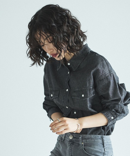 SOMETHING（サムシング）の「SOMETHING ビッグデニムシャツ（シャツ/ブラウス・レディース・ブルー/ブラック系その他・FREE）」の4枚目の写真