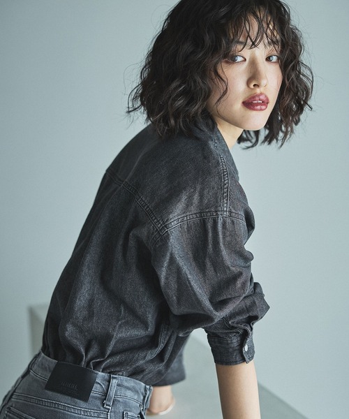 SOMETHING（サムシング）の「SOMETHING ビッグデニムシャツ（シャツ/ブラウス・レディース・ブルー/ブラック系その他・FREE）」の6枚目の写真