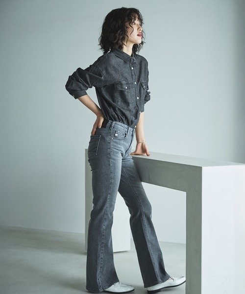 SOMETHING（サムシング）の「SOMETHING ビッグデニムシャツ（シャツ/ブラウス・レディース・ブルー/ブラック系その他・FREE）」の10枚目の写真