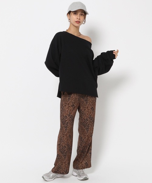 HEREIAM（ヘレイアム）の「【HEREIAM】オフショル裏毛プルオーバー（スウェット・レディース・ブラック/オフホワイト/バーガンディー・FREE）」の22枚目の写真