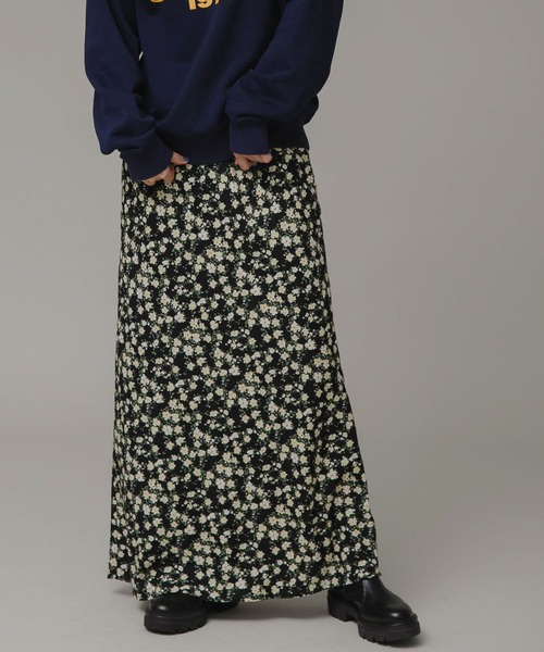 URBAN RESEARCH Sonny Label（アーバンリサーチサニーレーベル）の「小花柄プリントロングスカート（スカート・レディース・ネイビー/ブラック・36/38）」の8枚目の写真