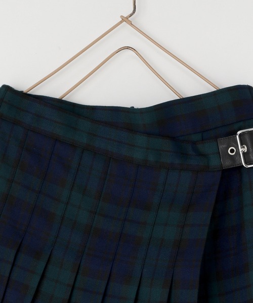 LOWRYS FARM（ローリーズファーム）の「アシメキルトプリーツスカート　150285（スカート・キッズ・ネイビー/レッド・150cm/140cm/130cm/120cm/110cm）」の3枚目の写真