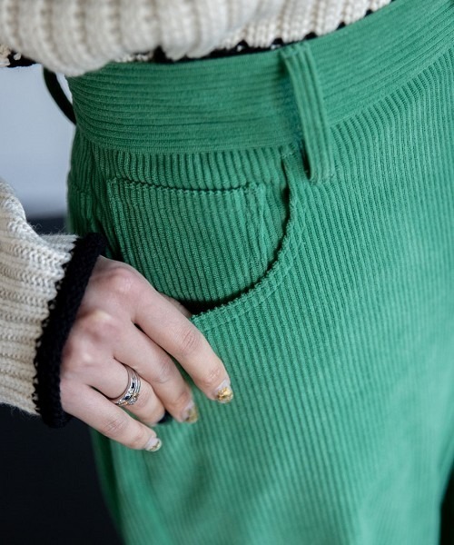 Soiunique（スワユニーク）の「コーデュロイ素材　超ワイドパンツ ［Soiunique］（その他パンツ・レディース・ベージュ/ブラック/ダークブラウン/グリーン/アイボリー・L/M/LL）」の19枚目の写真