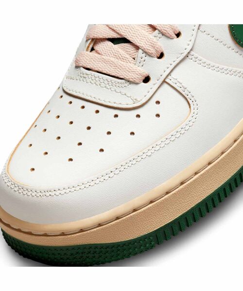 NIKE(ナイキ)の「ナイキ エア フォース 1 '07 LV8 ウィメンズシューズ / Nike Air Force 1 '07 LV8 Women's Shoes DZ4764-133 Sail(スニーカー・レディース・クリーム・22.5/23/23.5/24/24.5/25/25.5/26/26.5/27/27.5/28/28.5/29)」の7枚目の写真