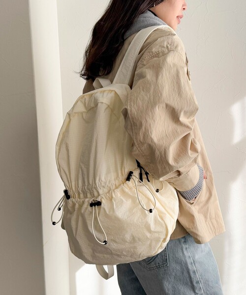 fredy emue（フレディエミュ）の「リップストップドロストリュック（バックパック/リュック・レディース・ライトグレー/ブラック/アイボリー・FREE）」の7枚目の写真