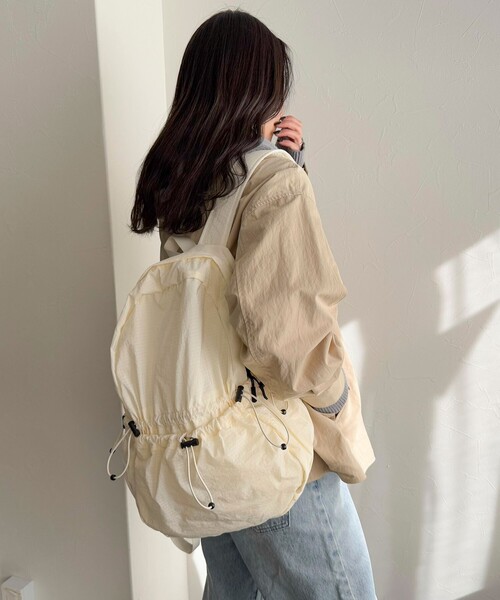 fredy emue（フレディエミュ）の「リップストップドロストリュック（バックパック/リュック・レディース・ライトグレー/ブラック/アイボリー・FREE）」の8枚目の写真