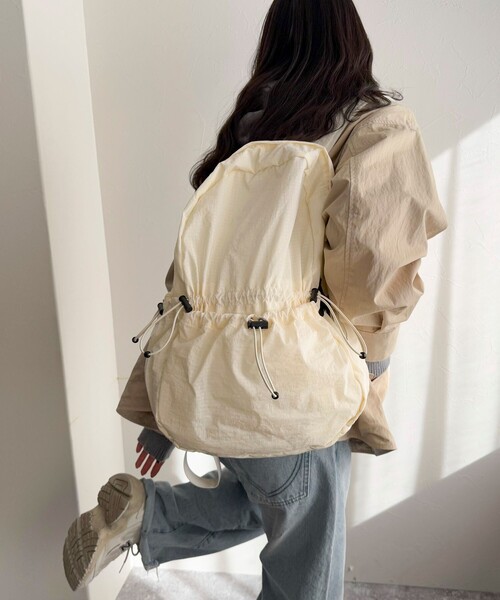 fredy emue（フレディエミュ）の「リップストップドロストリュック（バックパック/リュック・レディース・ライトグレー/ブラック/アイボリー・FREE）」の9枚目の写真