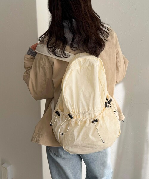 fredy emue（フレディエミュ）の「リップストップドロストリュック（バックパック/リュック・レディース・ライトグレー/ブラック/アイボリー・FREE）」の11枚目の写真