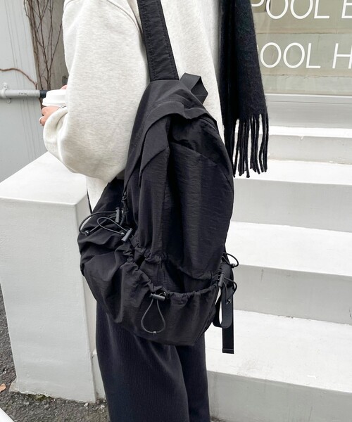 fredy emue（フレディエミュ）の「リップストップドロストリュック（バックパック/リュック・レディース・ライトグレー/ブラック/アイボリー・FREE）」の13枚目の写真