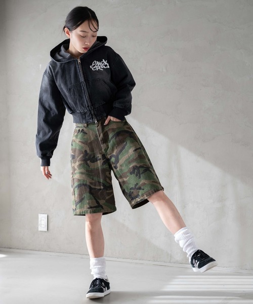 WEGO（ウィゴー）の「WEGO/ヴィンテージウォッシュショートフードブルゾン（デニムジャケット・レディース・ブラック/コバルトブルー/ベージュ・FREE）」の4枚目の写真