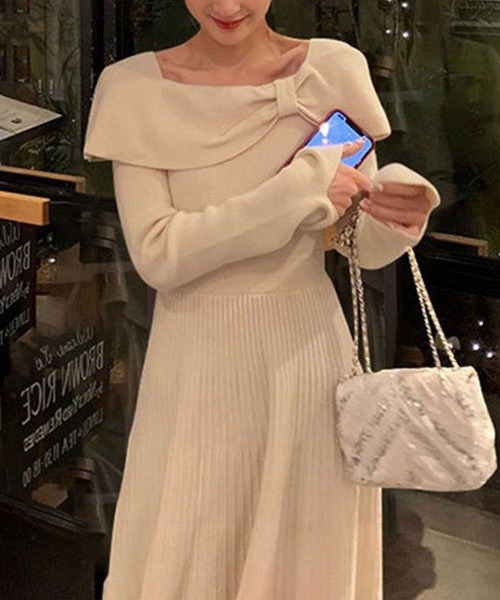 Mejoul（メジュール）の「スクエアネックニットプリーツロングワンピース（ワンピース・レディース・ブラック/アイボリー・F）」の4枚目の写真