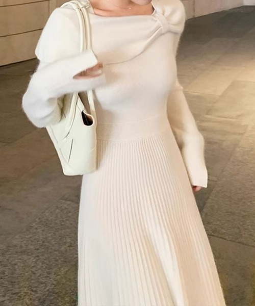 Mejoul（メジュール）の「スクエアネックニットプリーツロングワンピース（ワンピース・レディース・ブラック/アイボリー・F）」の7枚目の写真