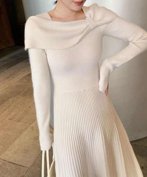 Mejoul（メジュール）の「スクエアネックニットプリーツロングワンピース（ワンピース・レディース・ブラック/アイボリー・F）」の15枚目の写真
