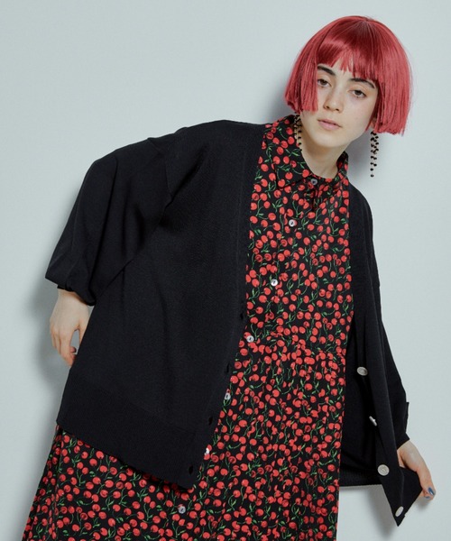 manana suerte(マニャーナスエルテ)の「サマーニットVネックカーディガン(カーディガン/ボレロ・レディース・ブラック/レッド・FREE)」の2枚目の写真
