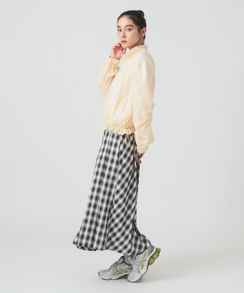 Ray BEAMS(レイビームス)の「シアー ギャザー ブルゾン(ブルゾン・レディース・ブラック/ホワイト系その他6・ONE SIZE)」の4枚目の写真