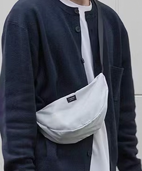 STANDARD SUPPLY(スタンダードサプライ)の「スタンダードサプライ / EASY イージー / MOON SHOULDER ムーンショルダー(ショルダーバッグ・レディース・カーキ系/ブルー系/ブラック/ブラウン系/チャコールグレー/グレー系/チェリーピンク・FREE)」の3枚目の写真