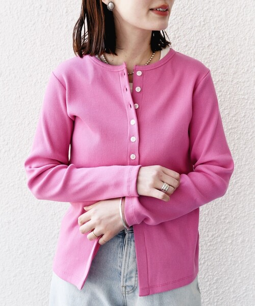 SHIPS（シップス）の「〈洗濯機可能〉ポッシュ テレコ リブ ボタン カーディガン（カーディガン/ボレロ・レディース・ピンク/ネイビー/ホワイト・ONE SIZE）」の3枚目の写真