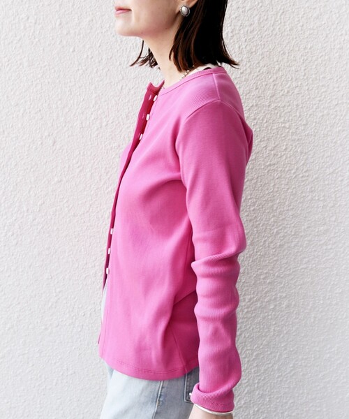 SHIPS（シップス）の「〈洗濯機可能〉ポッシュ テレコ リブ ボタン カーディガン（カーディガン/ボレロ・レディース・ピンク/ネイビー/ホワイト・ONE SIZE）」の17枚目の写真