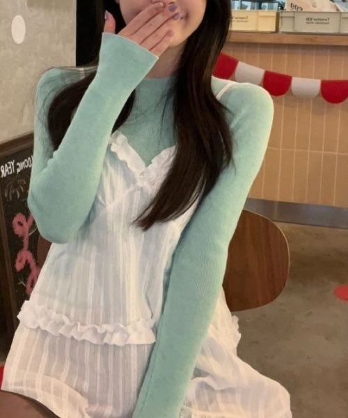 Achic（アシック）の「フリルデザイン レイヤードキャミチュニック（ワンピース・レディース・ホワイト/ブラック・M）」の7枚目の写真