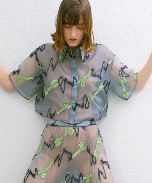 RUMCHE（ラムシェ）の「Glitter Music Embroidery Shirt / グリッター