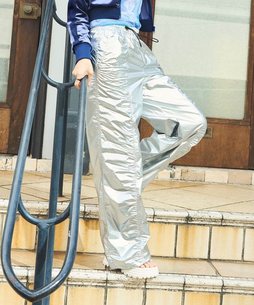 DURAS(デュラス)の「メタリックパンツ(カーゴパンツ・レディース・シルバー/ブラック/ピンク・SMALL/MEDIUM)」の4枚目の写真