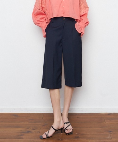 Muel Chic（ミュエルシック）の「Urith half pants ウリスハーフパンツ（その他パンツ・レディース・ネイビー/ベージュ/ピンク・SMALL/MEDIUM）」の3枚目の写真