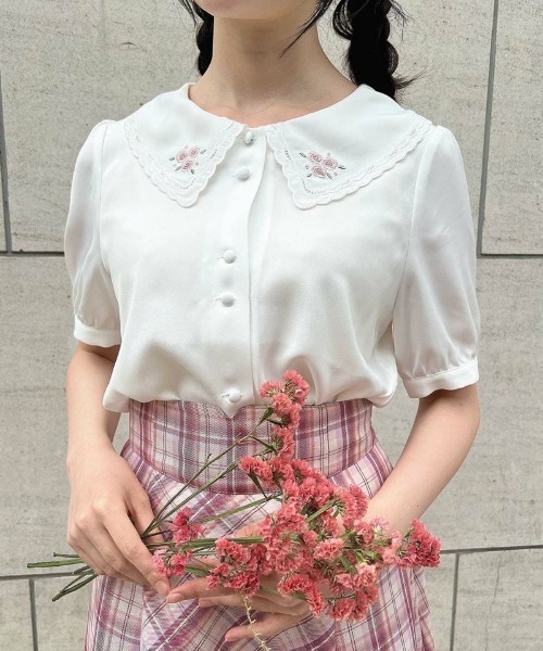 F i.n.t（フィント）の「リトルローズ刺繍カットワーク衿ブラウス【お揃いのローズ刺繍カーディガン展開】/ fint　フィント（シャツ/ブラウス・レディース・ホワイト×ブルー/ホワイト×ピンク/ホワイト×イエロー・FREE）」の22枚目の写真