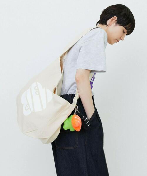 FRAPBOIS（フラボア）の「ニュースペーパーBAG（ショルダーバッグ・レディース・ブラック/キナリ・FREE）」の8枚目の写真