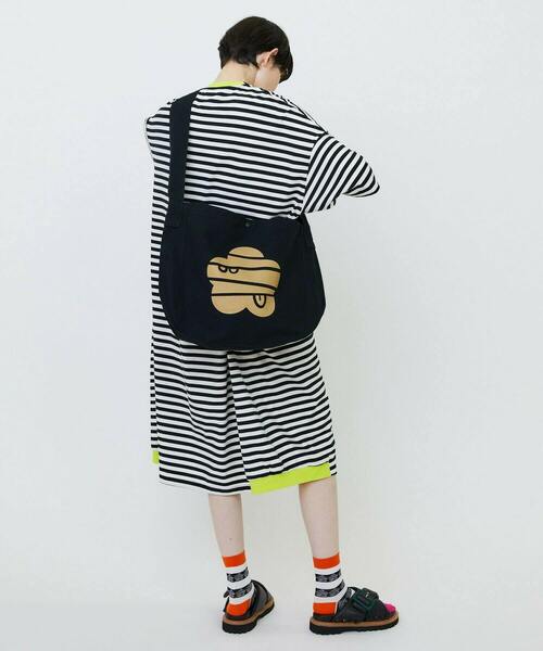 FRAPBOIS（フラボア）の「ニュースペーパーBAG（ショルダーバッグ・レディース・ブラック/キナリ・FREE）」の11枚目の写真